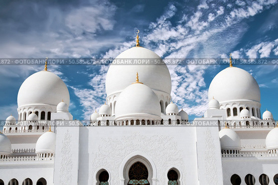 view of Sheikh Zayed mosque against sky in Abu Dhabi. Sheikh Zayed mosque in Abu Dhabi. Стоковое фото, агентство Ingram Publishing / Фотобанк Лори