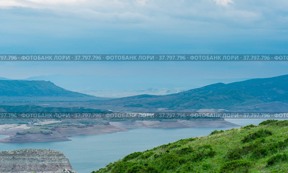 View of the alpine Chirkey reservoir on the Sulak river in the Сaucasus. Стоковое фото, фотограф Евгений Харитонов / Фотобанк Лори