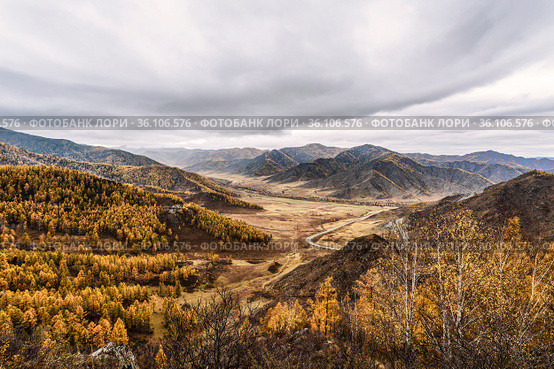View of the autumn mountains and the Chui tract from the Chike-Taman pass. Altai Republic, Russia. Стоковое фото, фотограф Наталья Волкова / Фотобанк Лори