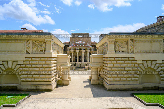 View of the building of the Semashko mud baths in the city of Essentuki, Russia, built in 1913 in the ancient Greek style (2021 год). Стоковое фото, фотограф Сергей Фролов / Фотобанк Лори