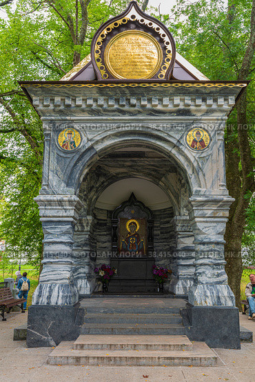 View of the chapel of the Sign (Znamenskaya) (2021 год). Редакционное фото, фотограф Михаил Аккуратoв / Фотобанк Лори