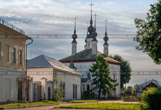 View of the Church of Constantine the Tsar (Tsarekonstantinovskaya Church) on a sunny summer day, Suzdal, Vladimir region, Russia. Стоковое фото, фотограф Ula Ulachka / Фотобанк Лори