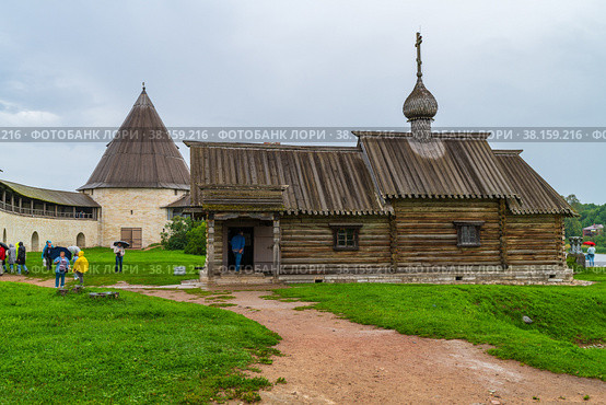 View of the Church of Saints George and Dmitry Solunsky in the Old Ladoga Fortress (2021 год). Редакционное фото, фотограф Михаил Аккуратoв / Фотобанк Лори