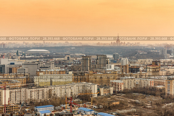 View of the Great sports arena and Vorobyovy Gory (2018 год). Редакционное фото, фотограф Юрий Шурчков / Фотобанк Лори