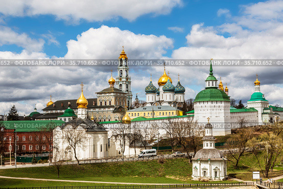 View of the Holy Trinity Sergius Lavra in the city of Sergiev Posad in the Moscow region. Russia (2021 год). Стоковое фото, фотограф Наталья Волкова / Фотобанк Лори