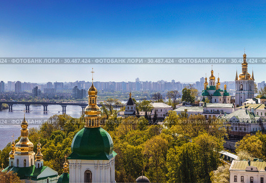 View of the Kiev-Pechersk Lavra on a sunny summer day, Kiev, Ukraine (2013 год). Стоковое фото, фотограф Наталья Волкова / Фотобанк Лори