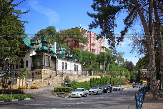 View of the museum - Chaliapin's dacha (2022 год). Редакционное фото, фотограф Александр Карпенко / Фотобанк Лори