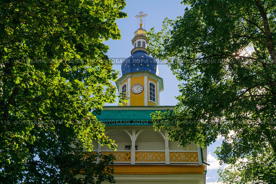 View of the Petrovsky Tower of the Holy Dormition Pskov-Pechersk Monastery on a sunny summer day, Pechora, Pskov region, Russia. Стоковое фото, фотограф Ula Ulachka / Фотобанк Лори