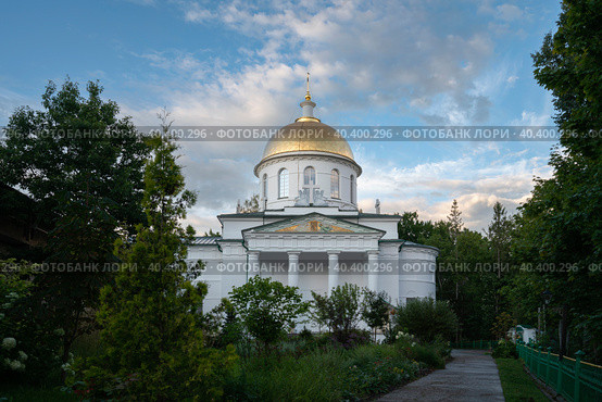 View of the St. Michael's Cathedral of the Holy Dormition Pskov-Pechersk Monastery, Pechora, Pskov region, Russia. Стоковое фото, фотограф Ula Ulachka / Фотобанк Лори