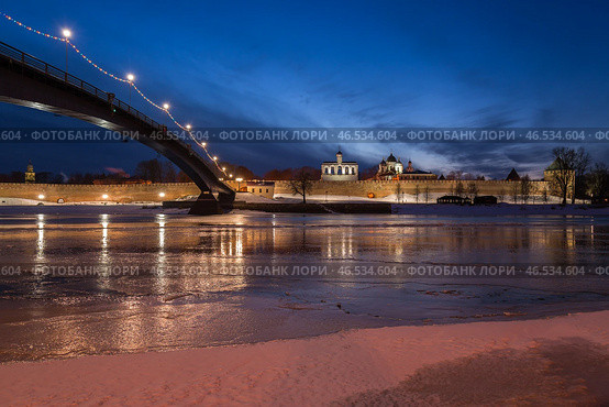 View of Volkhov river and Novgorod Kremlin (2021 год). Стоковое фото, фотограф Юлия Белоусова / Фотобанк Лори