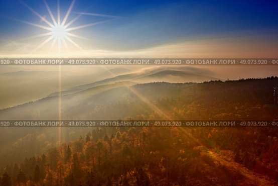 View on the sun over inversion from Jested, Jested-Kozakov ridge, Czech Republic. Стоковое фото, агентство Ingram Publishing / Фотобанк Лори