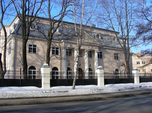 Вилла Н. П. Рябушинского "Черный лебедь" (1908 года постройки, архитекторы В. Д. Адамович, В. М. Маята). Нарышкинская аллея, 5. Район Аэропорт. Город Москва (2013 год). Стоковое фото, фотограф lana1501 / Фотобанк Лори