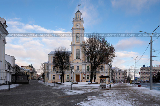 Vitebsk, Belarus, 01.06.2022: View of the historic City Hall building, now the Regional Museum of Local lore is located here, on a winter day. Редакционное фото, фотограф Ula Ulachka / Фотобанк Лори