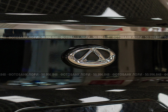 Vitebsk, Belarus - January 2, 2025: Detailed close-up of a vehicle's chrome emblem on a dark surface. Редакционное фото, фотограф Данила Большаков / Фотобанк Лори
