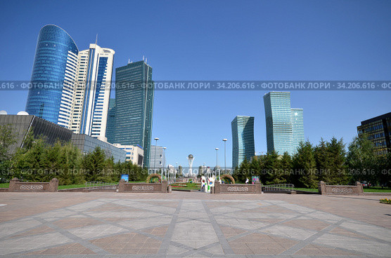 Водно-зеленый бульвар в столице Казахстана, Нур-Султан (2015 год). Редакционное фото, фотограф Александр Карпенко / Фотобанк Лори