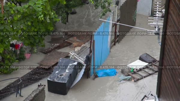 Воды потопа в городе Геленджик 11 июля 2015 года. Редакционное видео, видеограф Кирилл Трифонов / Фотобанк Лори