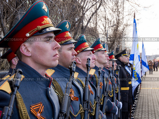 Военнослужащие разных родов войск в едином строю (2019 год). Редакционное фото, фотограф Вячеслав Палес / Фотобанк Лори