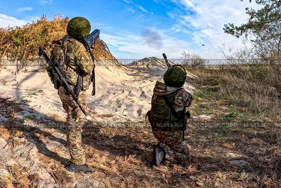 Военнослужащие во время тактических учений. Стоковое фото, фотограф Алексей Коновалов / ТАСС / Фотобанк Лори