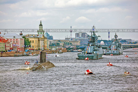 Военные корабли на параде в День ВМФ. Санкт-Петербург (2018 год). Редакционное фото, фотограф Сергей Афанасьев / Фотобанк Лори