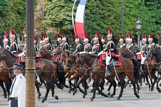 Военный парад 14 июля в Париже (2011 год). Редакционное фото, фотограф Михаил Мандрыгин / Фотобанк Лори
