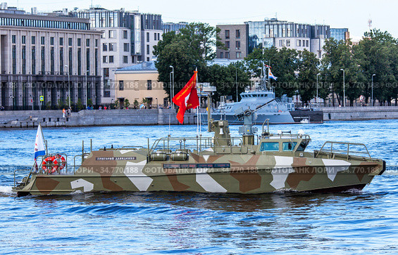 Военный патрульный катер П-437 "Григорий Давиденко" (Проект "Раптор"). День ВМФ. Санкт-Петербург (2020 год). Редакционное фото, фотограф Сергей Афанасьев / Фотобанк Лори