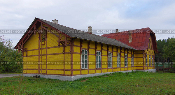Вокзал станции Благодать (1906 г.), город Кушва, Свердловская область (2022 год). Стоковое фото, фотограф Алексей Иванов / Фотобанк Лори