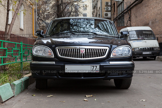 "Волга" ГАЗ 31105, вид спереди (2013 год). Редакционное фото, фотограф Родион Власов / Фотобанк Лори