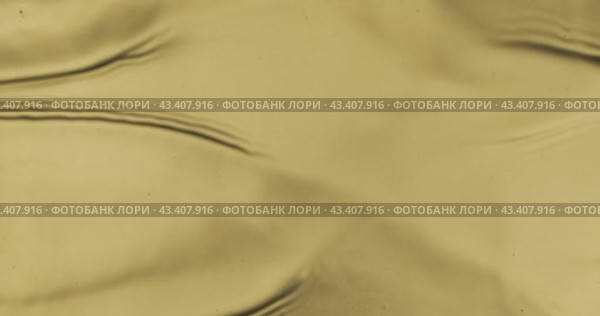 Волнообразное движение золотистой жидкой краски. Абстрактный роскошный фон. Вид сверху. Фон с золотыми волнами.. Wavy motion of golden liquid paint. Abstract luxury background. Top view. Gold wave background. Стоковое видео, видеограф Александр Собко / Фотобанк Лори