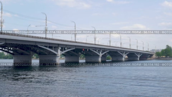 Voronezh, Russia, June 17, 2025: Chernavsky Bridge in summer in the city of Voronezh in the area of ​​Petrovskaya Embankment. Стоковое видео, видеограф Катерина Белякина / Фотобанк Лори
