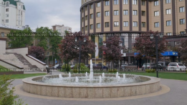 Voronezh, Russia, May 9, 2025: Beautiful landscape, fountain in Romanovsky Square in summer. Редакционное видео, видеограф Катерина Белякина / Фотобанк Лори