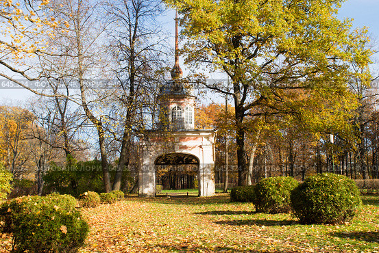 Ворота потешной крепости Петра III. Ораниенбаум (2008 год). Редакционное фото, фотограф Александр Щепин / Фотобанк Лори