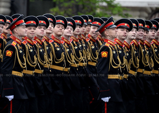 Воспитанники Тверского (Калининского) военного суворовского училища на генеральной репетиция парада на Красной площади в честь Дня Победы (2018 год). Редакционное фото, фотограф Free Wind / Фотобанк Лори