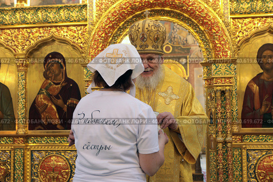 Вручение закончившим госпитальные курсы свидетельства с присвоением звания младший медицинский брат/сестра по уходу за больными  в военных госпиталях (2023 год). Редакционное фото, фотограф Дмитрий Неумоин / Фотобанк Лори