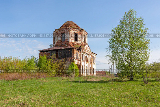 Всехсвятская церковь, село Мыт, Ивановская область (2024 год). Редакционное фото, фотограф Ирина Яровая / Фотобанк Лори