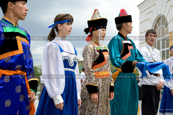 Встреча по-бурятски и по-русски. Улан - Удэ. Бурятия (2009 год). Редакционное фото, фотограф Александр Подшивалов / Фотобанк Лори