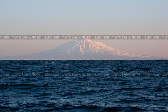 Вулкан Тятя на рассвете. Остров Кунашир, Южные Курилы. Стоковое фото, фотограф Ирина Яровая / Фотобанк Лори
