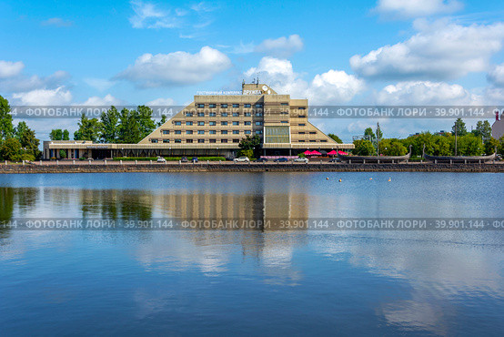 Vyborg, view of the coast of the Bolshoy Kovsh Bay (2019 год). Редакционное фото, фотограф Ольга Остроухова / Фотобанк Лори