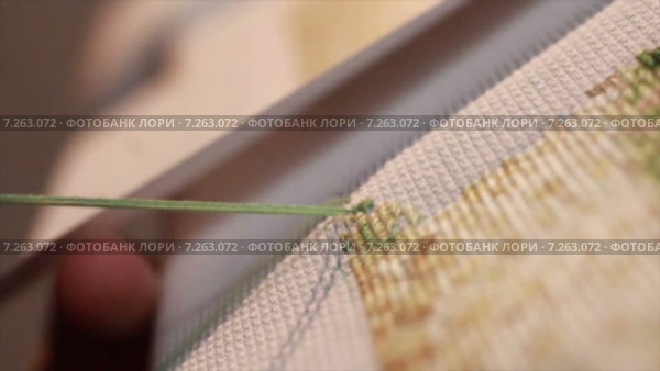 Вышивание крестиком. Крупный план. Стоковое видео, видеограф Игорь Кузнецов / Фотобанк Лори