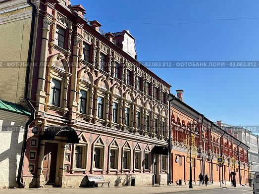 Высоко-Петровский ставропигиальный мужской монастырь, Нарышкинские палаты, 17 век. Москва, улица Петровка, дом 28. Стоковое фото, фотограф Овчинникова Ирина / Фотобанк Лори