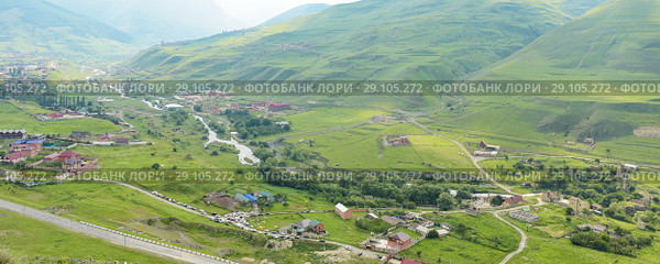 Высокогорный посёлок Верхний Фиагдон в Куртатинском ущелье, республика Северная Осетия, Россия (2017 год). Стоковое фото, фотограф Ирина Носова / Фотобанк Лори