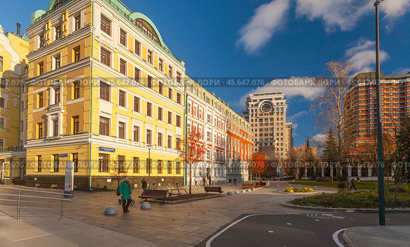 Выставочный центр Béton  и 3-й Голутвинский переулок В Москве. Редакционное фото, фотограф Владимир Чинин / Фотобанк Лори
