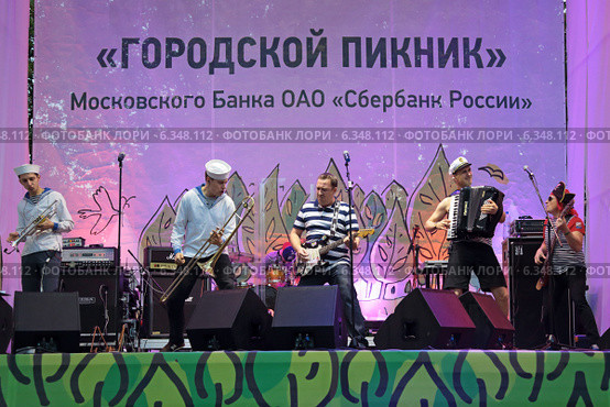 Выступление группы Леприконсы на корпоративном концерте Сбербанка России (2014 год). Редакционное фото, фотограф Игорь Долгов / Фотобанк Лори