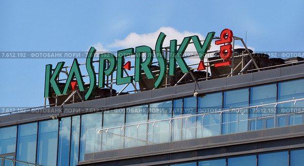 Вывеска Kaspersky Lab на здании Центрального офиса «Лаборатории Касперского» (БЦ «Олимпия Парк», Ленинградское шоссе, дом 39А, стр.3, Москва) (2015 год). Редакционное фото, фотограф Александр Замараев / Фотобанк Лори