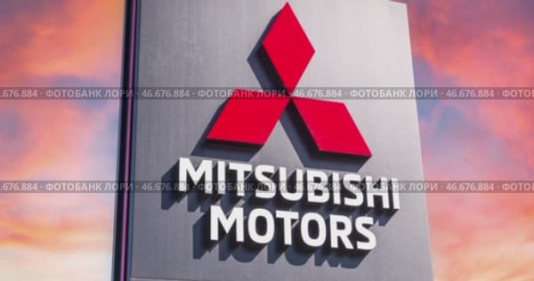 Вывеска официального дилера Mitsubishi motors на фоне тревожного багрового неба. Редакционное видео, видеограф FotograFF / Фотобанк Лори