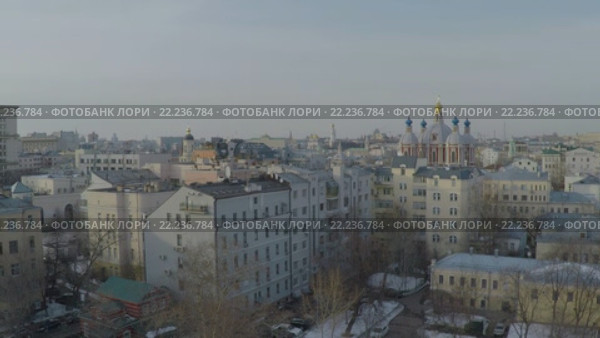 Взлет от уровня улицы к панораме Москвы. Стоковое видео, видеограф Евгений Ковалев / Фотобанк Лори