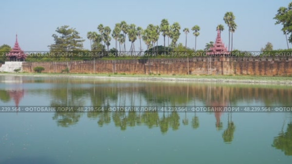 Wall of Fort or Royal Palace in Mandalay (2016 год). Стоковое видео, видеограф Михаил Коханчиков / Фотобанк Лори