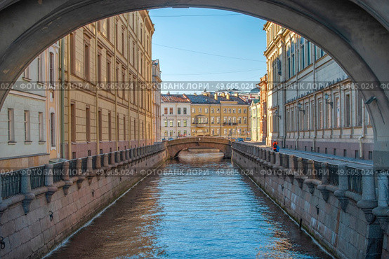 water canals and rivers on the streets of St. Petersburg. Стоковое фото, агентство Ingram Publishing / Фотобанк Лори