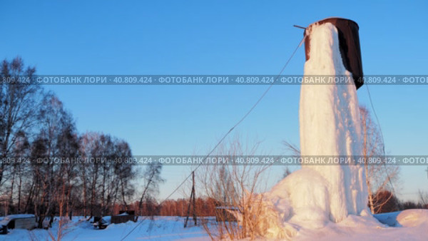 Water supply. A frozen waterfall from a water tower in a locality. Siberia. Hand held. Стоковое видео, видеограф Сергей Медведев / Фотобанк Лори