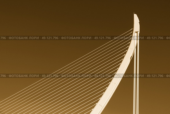 White Abstract Bridge Structure On Sky. Стоковое фото, агентство Ingram Publishing / Фотобанк Лори