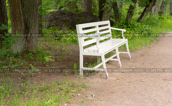 White bench. Monrepos Park. Стоковое фото, фотограф Мария Паина / Фотобанк Лори
